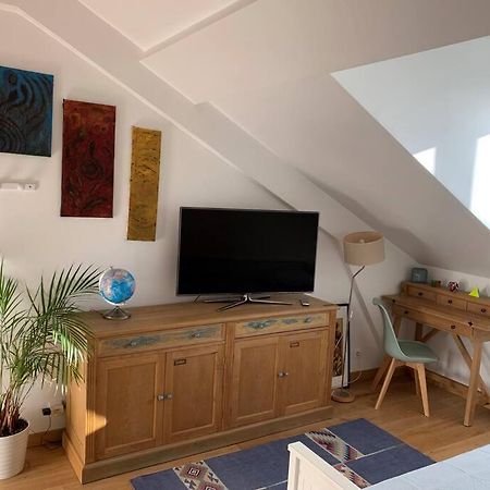Charmant Studio A Proximite De La Gare Rer A Chatou Exterior foto
